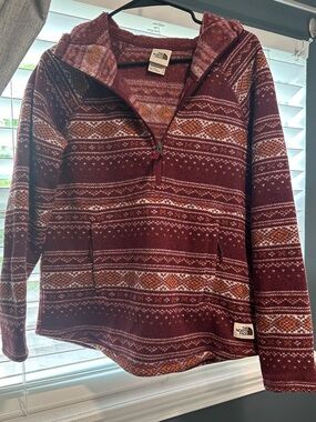 The North Face Women’s printed Crescent Hooded Half-Zip Pullover